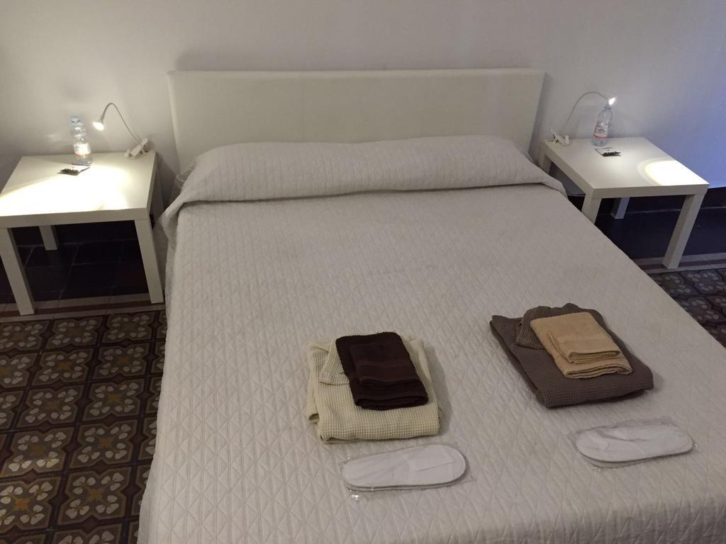 Deco Guest House Палермо Экстерьер фото