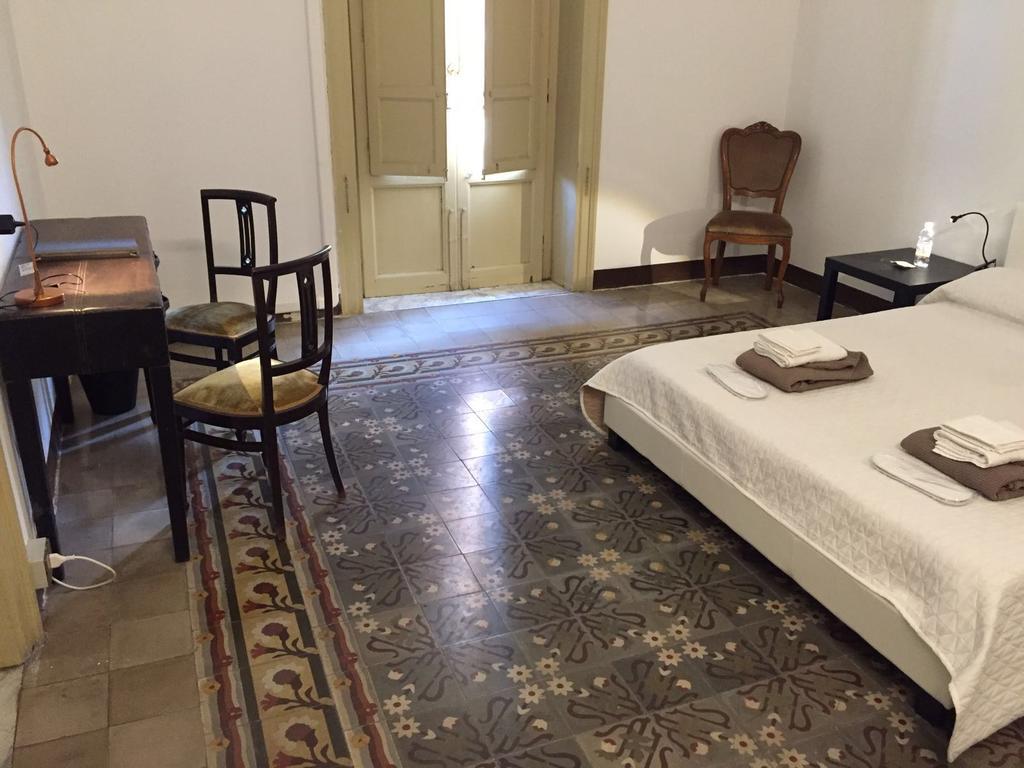 Deco Guest House Палермо Экстерьер фото